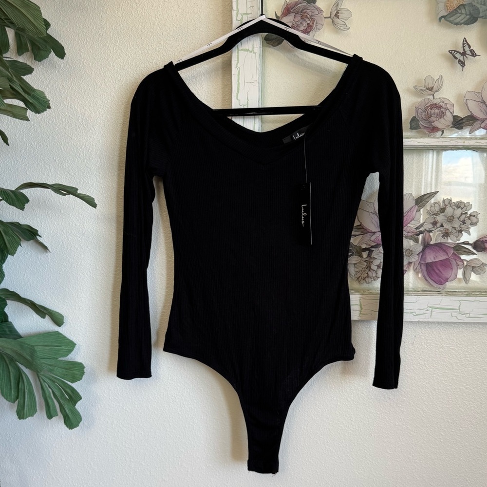 Lulu's Black Ribbed Long-Sleeve V-Neck Bodysuit